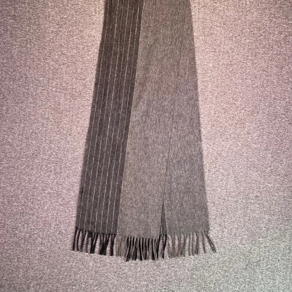The Tie Bar Gray Pinstripe 100% Wool Scarf Fringe Winter Outdoor Dressy Business